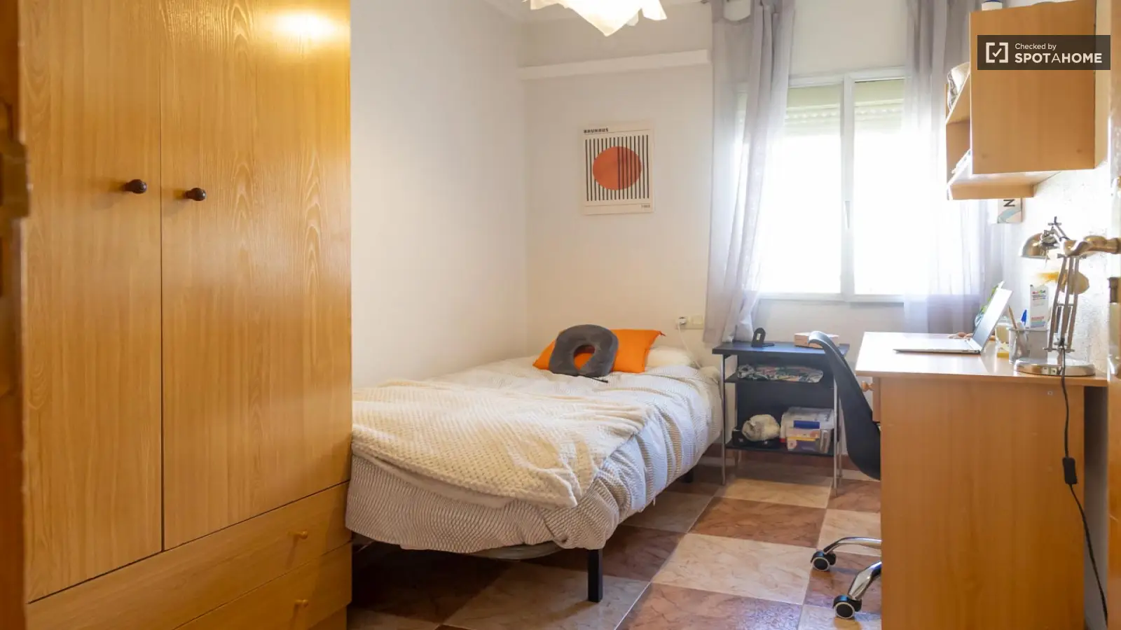 Se alquila habitación en piso compartido de 3 habitaciones en Opañel, solo chicas